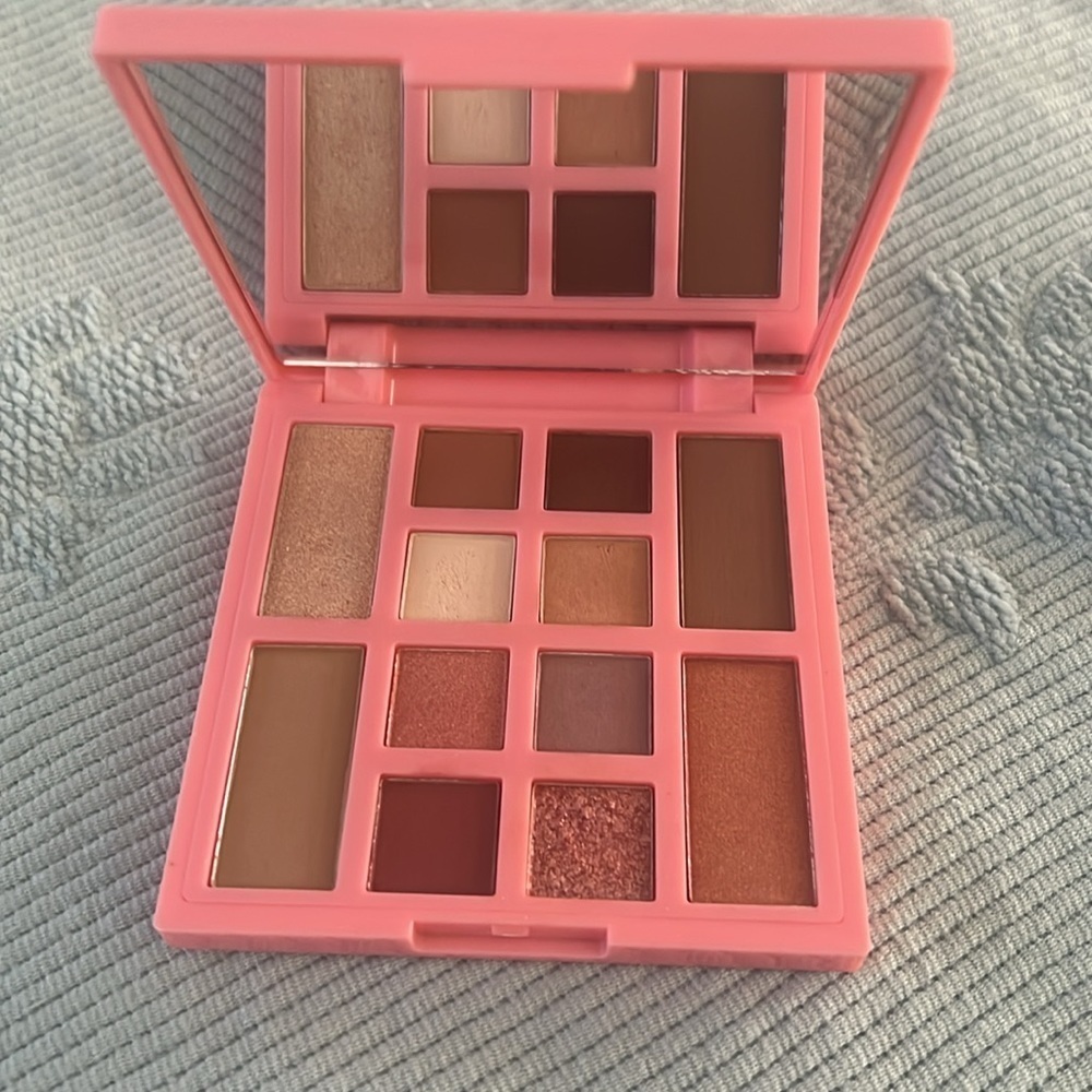 3/$15 🤗 Ciate London eye shadow kit - Picture 2 of 3